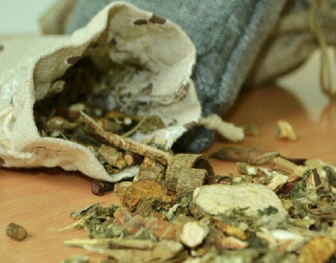 哪些药膳可以有效地调理血气不足呢