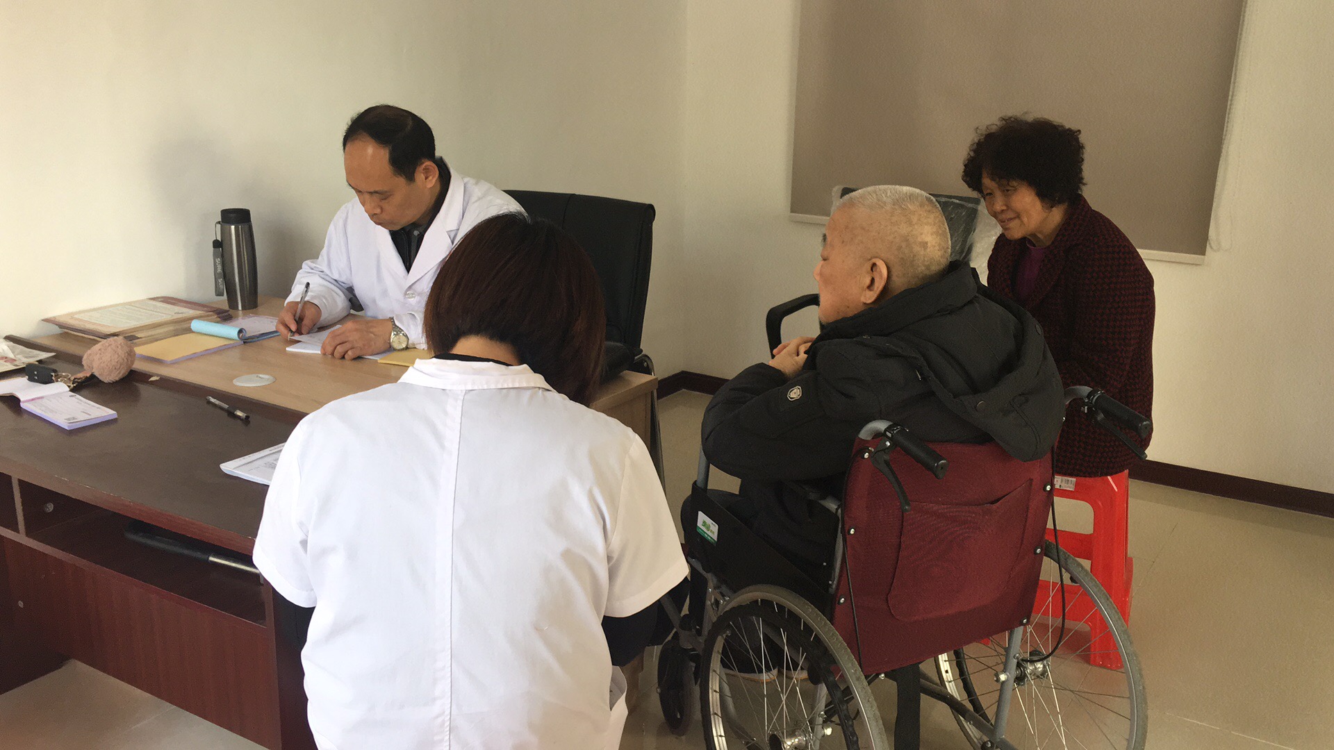 仁惠元宝林社区中医工作室李国禄医生看诊
