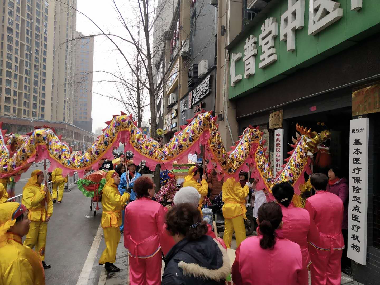 爱心汤圆送员工  市民闹春仁普堂
